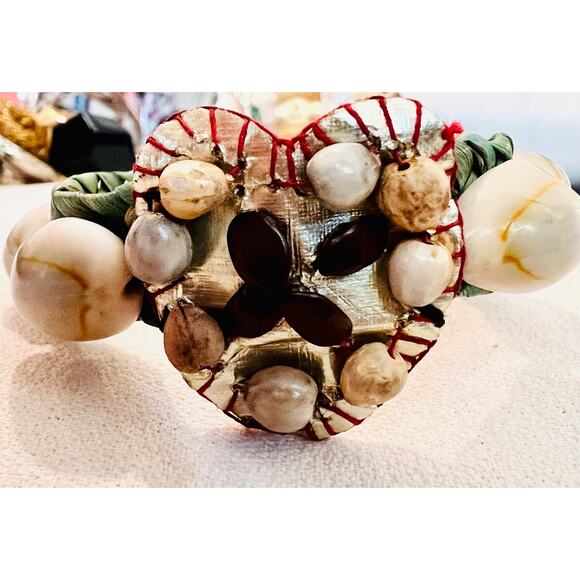 Vintage Handmade Green Woven Cowrie Bracelet with Gold Heart Medallion - Picture 2 of 6